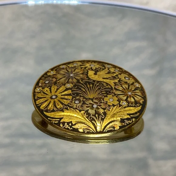 Vintage EUC Damascene Brooch/pin Gorgeous Engraving with a Rhinestone Look